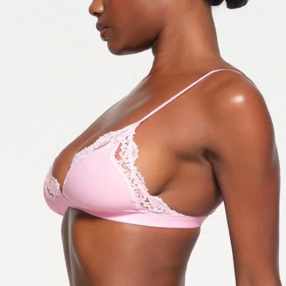 SKIMS FITS EVERYBODY LACE TRIANGLE BRALETTE BRA CHERRY BLOSSOM MULTI SIZE M - Picture 2 of 6